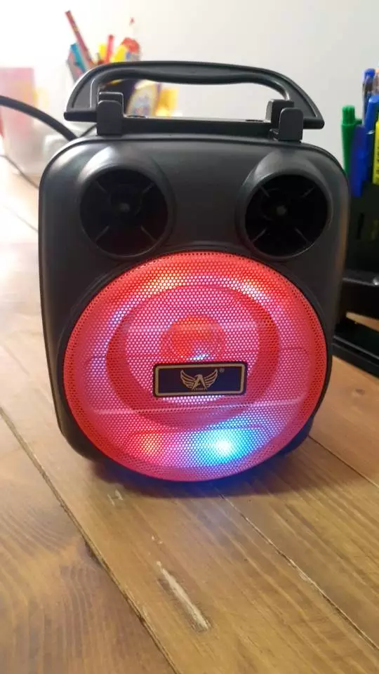 Caixa de Som Bluetooth 5.0 10W RGB Bateria Longa Duração IZEBOOST SOUND photo review
