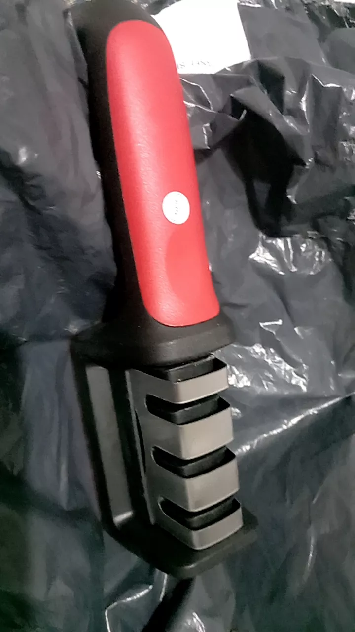 Afiador de Facas 3 Estágios Base Emborrachada Cabo Anatômico IZESHARP PRO photo review