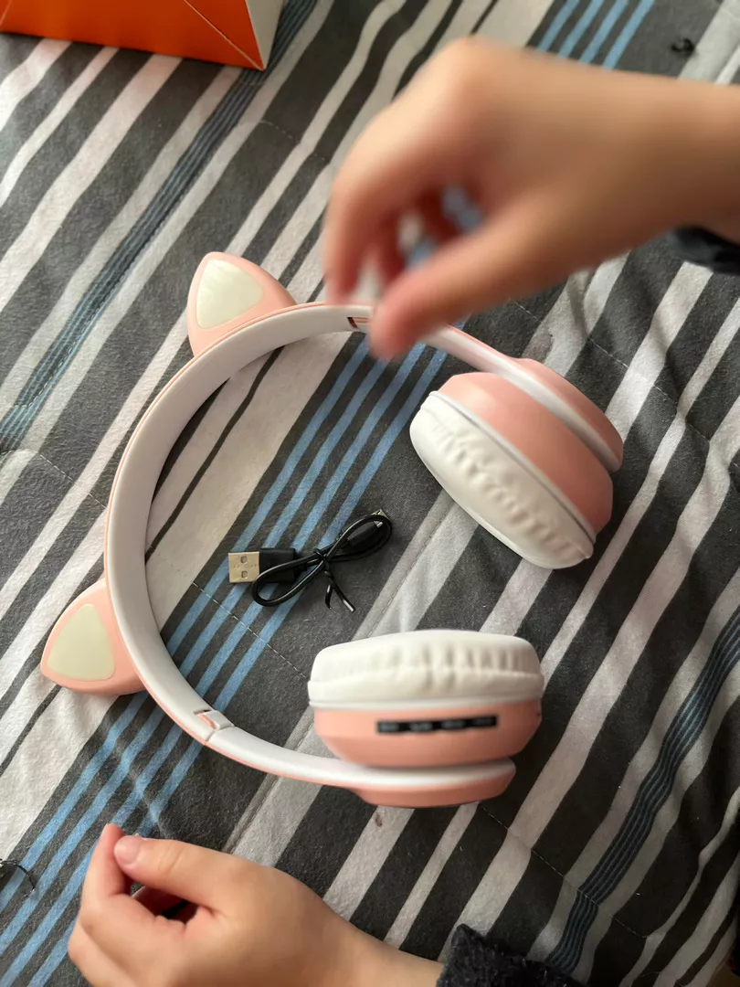 Fone Bluetooth Orelha de Gato LED Dobrável Microfone IZEFUN PLAY photo review