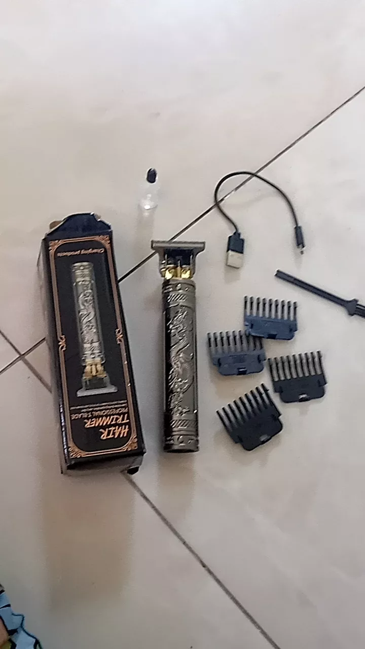 Kit Barbeador e Aparador Masculino Profissional – Lâmina de Aço Carbono, Portátil, Precisão IZEEDGE MASTER photo review