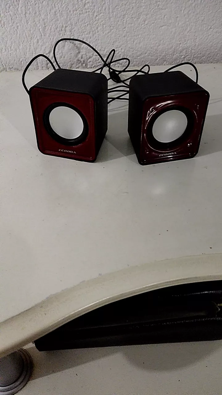 Caixa de Som Mini USB Estéreo 6W P2 Para PC e Notebook IZELOUD BOX photo review