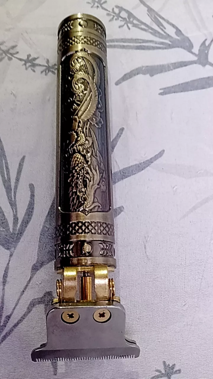 Kit Barbeador e Aparador Masculino Profissional – Lâmina de Aço Carbono, Portátil, Precisão IZEEDGE MASTER photo review