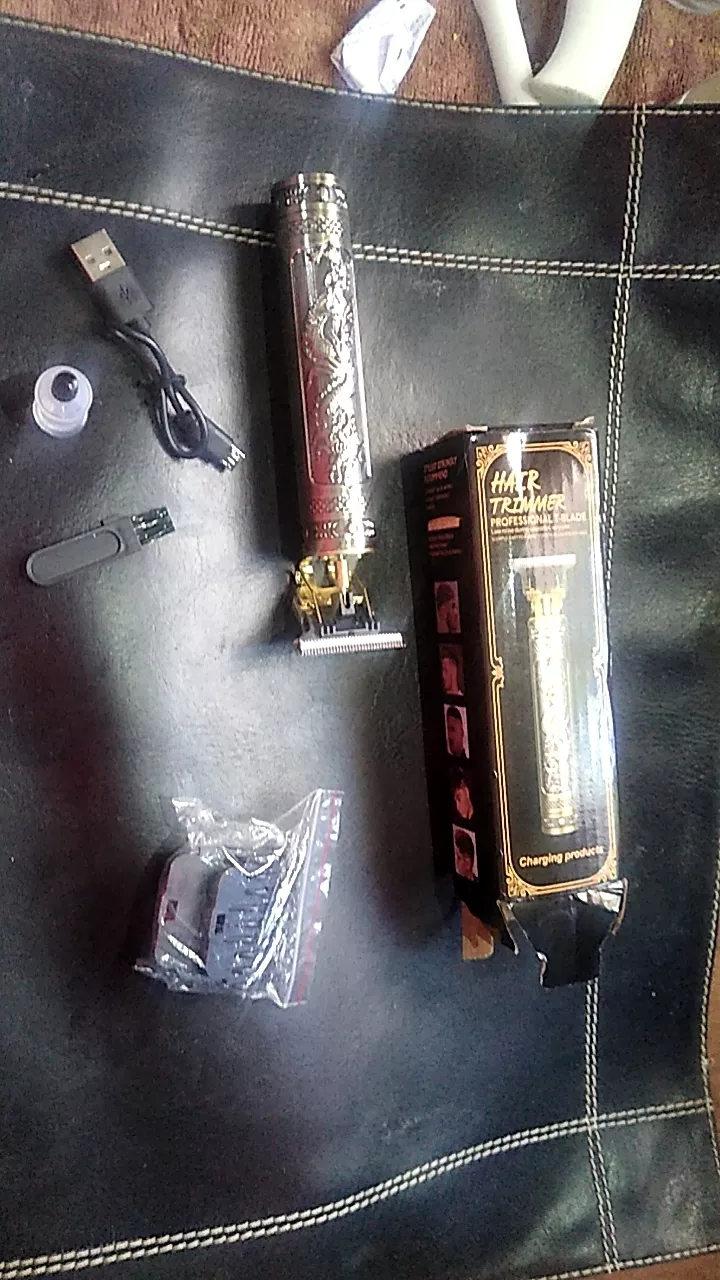 Kit Barbeador e Aparador Masculino Profissional – Lâmina de Aço Carbono, Portátil, Precisão IZEEDGE MASTER photo review