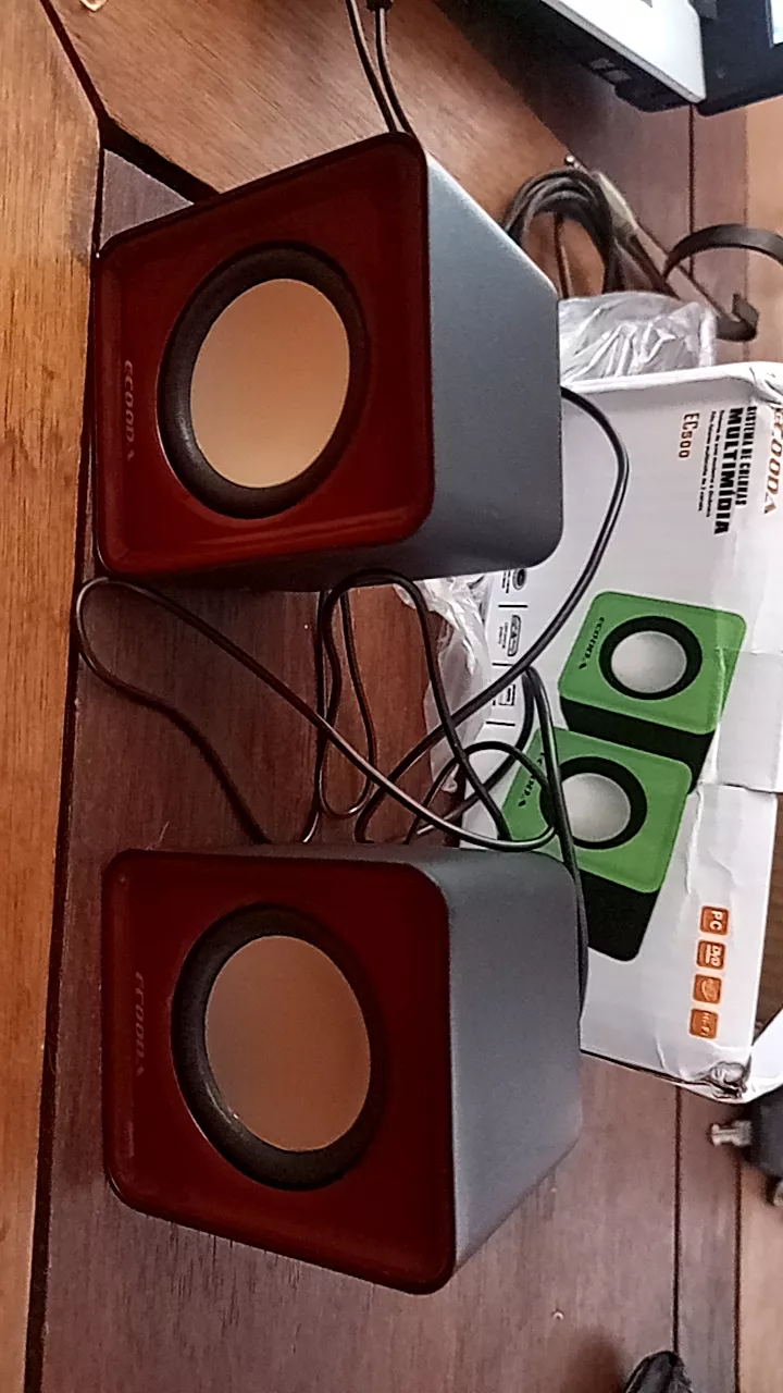 Caixa de Som Mini USB Estéreo 6W P2 Para PC e Notebook IZELOUD BOX photo review