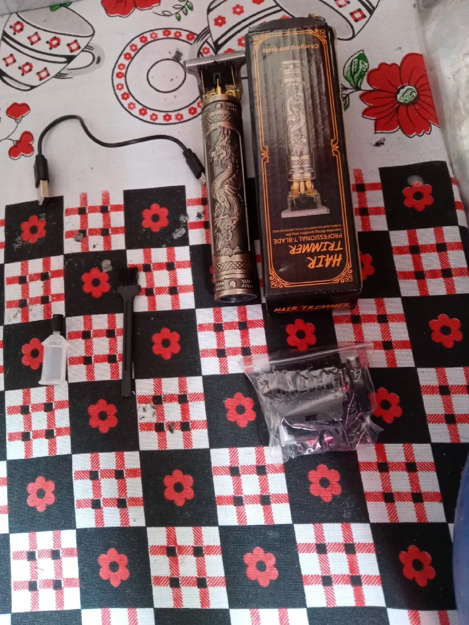 Kit Barbeador e Aparador Masculino Profissional – Lâmina de Aço Carbono, Portátil, Precisão IZEEDGE MASTER photo review