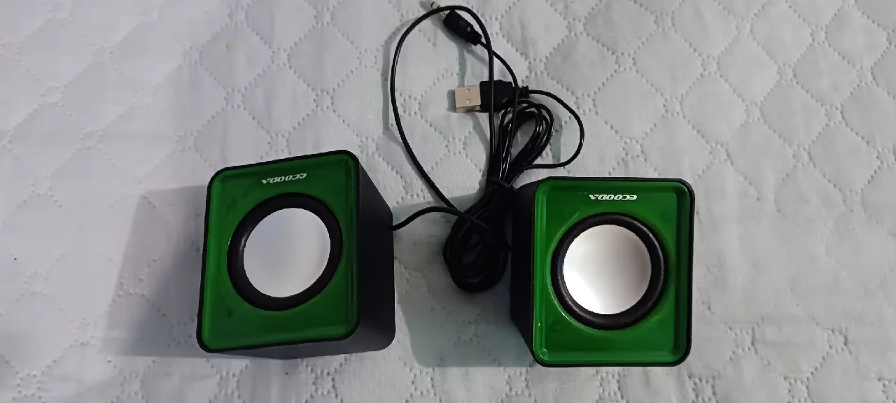 Caixa de Som Mini USB Estéreo 6W P2 Para PC e Notebook IZELOUD BOX photo review