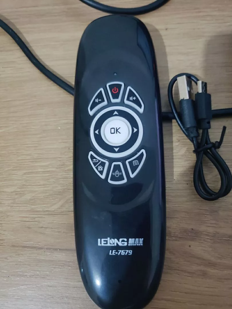 Controle Air Mouse Teclado 2.4G Wireless com LED RGB Giroscópio Universal IZEWAVE PRO photo review