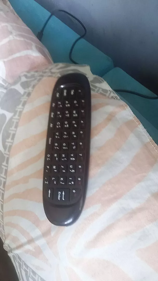 Controle Air Mouse Teclado 2.4G Wireless com LED RGB Giroscópio Universal IZEWAVE PRO photo review