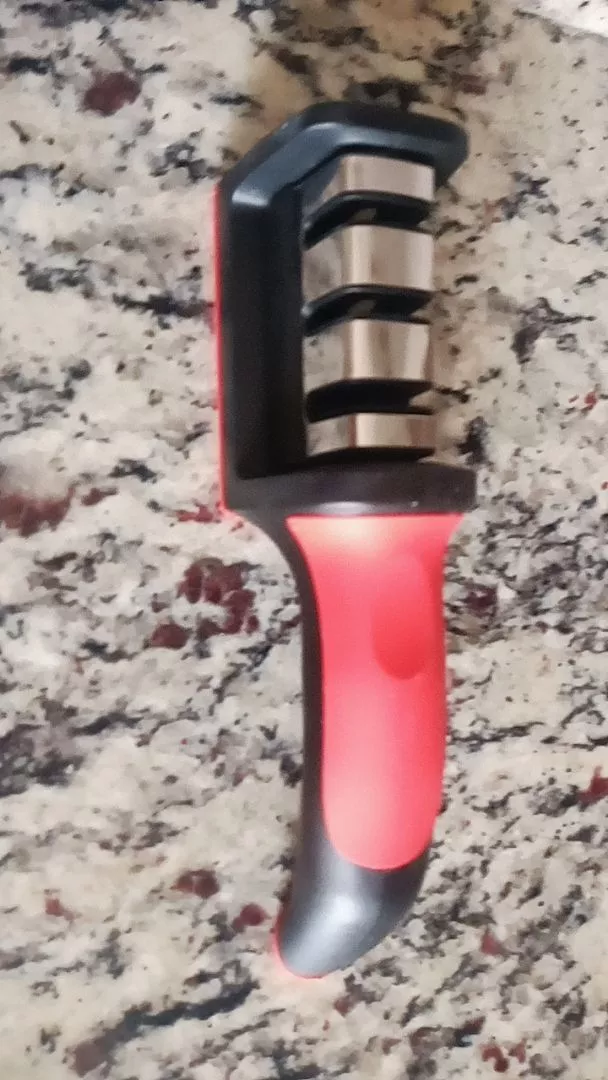 Afiador de Facas 3 Estágios Base Emborrachada Cabo Anatômico IZESHARP PRO photo review