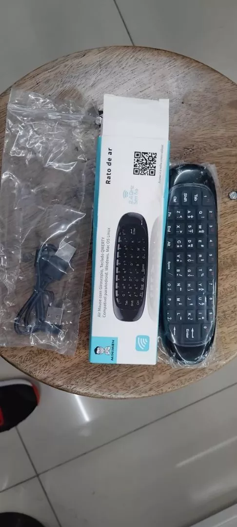 Controle Air Mouse Teclado 2.4G Wireless com LED RGB Giroscópio Universal IZEWAVE PRO photo review
