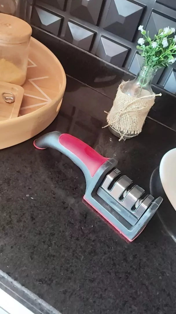 Afiador de Facas 3 Estágios Base Emborrachada Cabo Anatômico IZESHARP PRO photo review