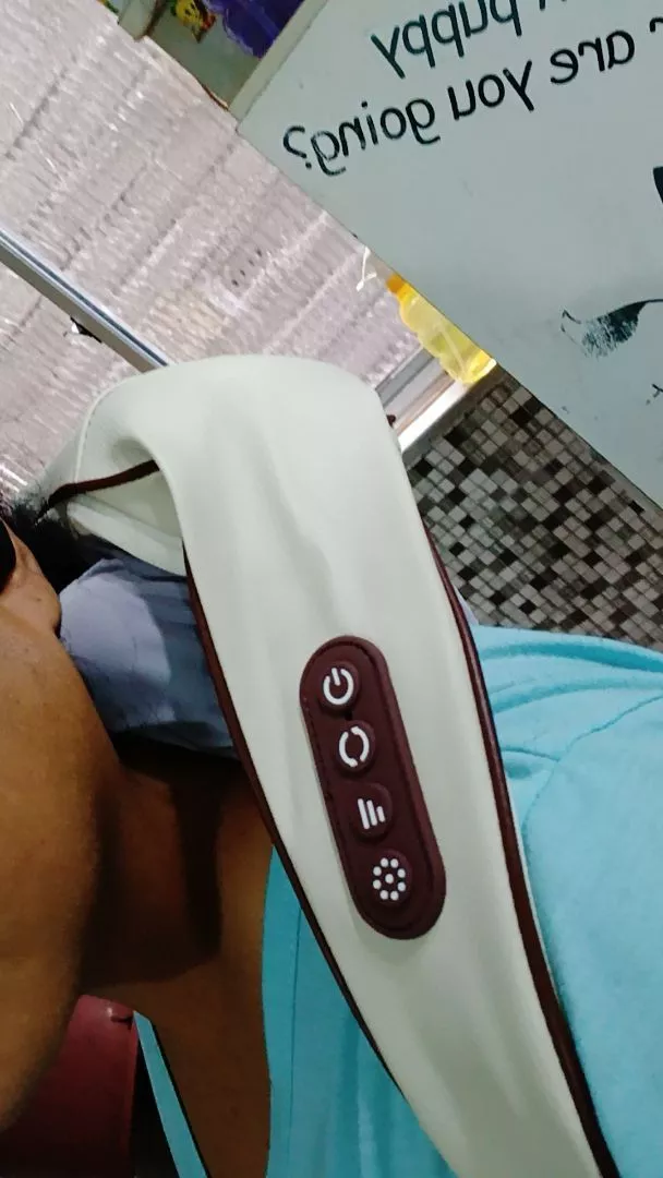 Massageador de Pescoço Sem Fio, Compressão Quente, Alívio Muscular Profundo IZEDEEP RELAX photo review