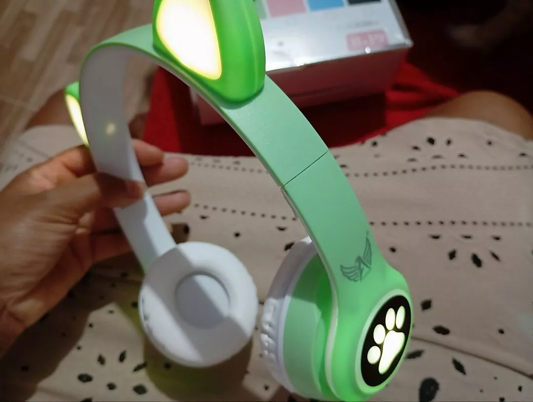 Fone Bluetooth Orelha de Gato LED Dobrável Microfone IZEFUN PLAY photo review