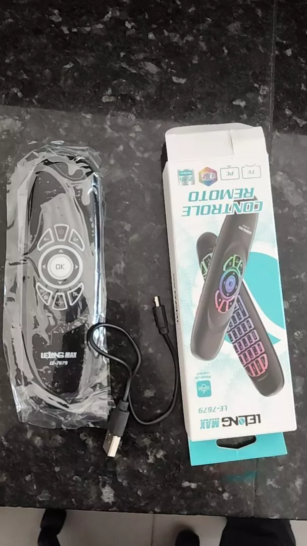 Controle Air Mouse Teclado 2.4G Wireless com LED RGB Giroscópio Universal IZEWAVE PRO photo review