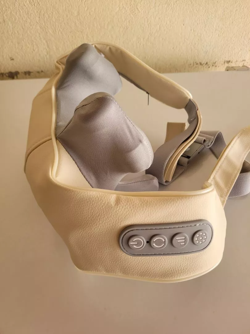 Massageador de Pescoço Sem Fio, Compressão Quente, Alívio Muscular Profundo IZEDEEP RELAX photo review