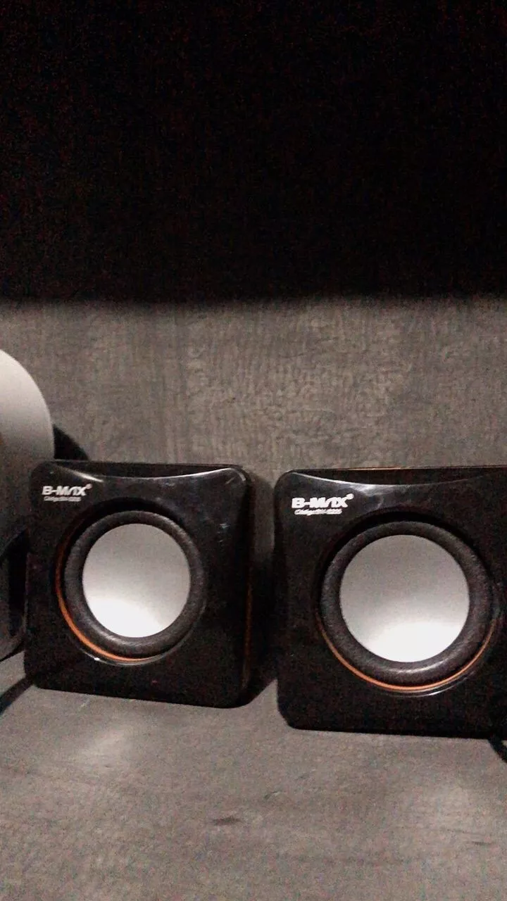 Caixa de Som Mini USB Estéreo 6W P2 Para PC e Notebook IZELOUD BOX photo review