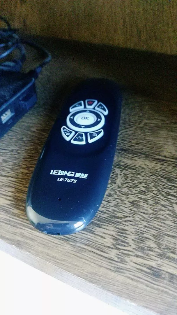 Controle Air Mouse Teclado 2.4G Wireless com LED RGB Giroscópio Universal IZEWAVE PRO photo review