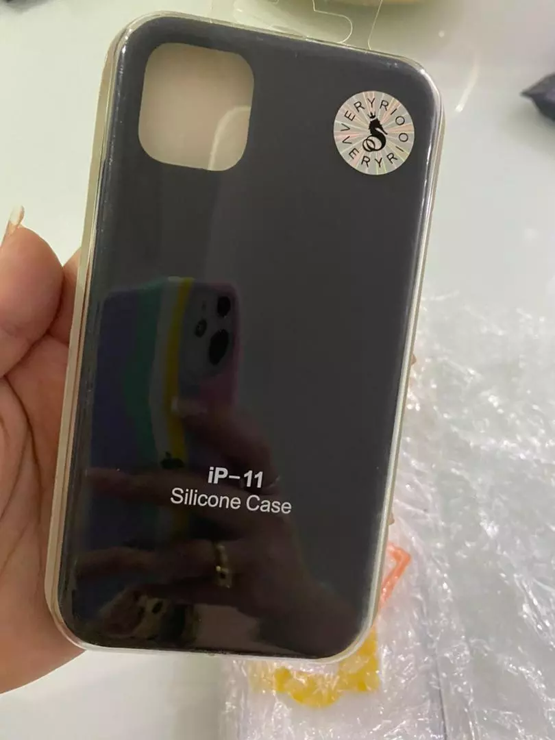 Capa Silicone iPhone 11 Proteção Aveludada Cores Variadas IZESOFT SHIELD photo review
