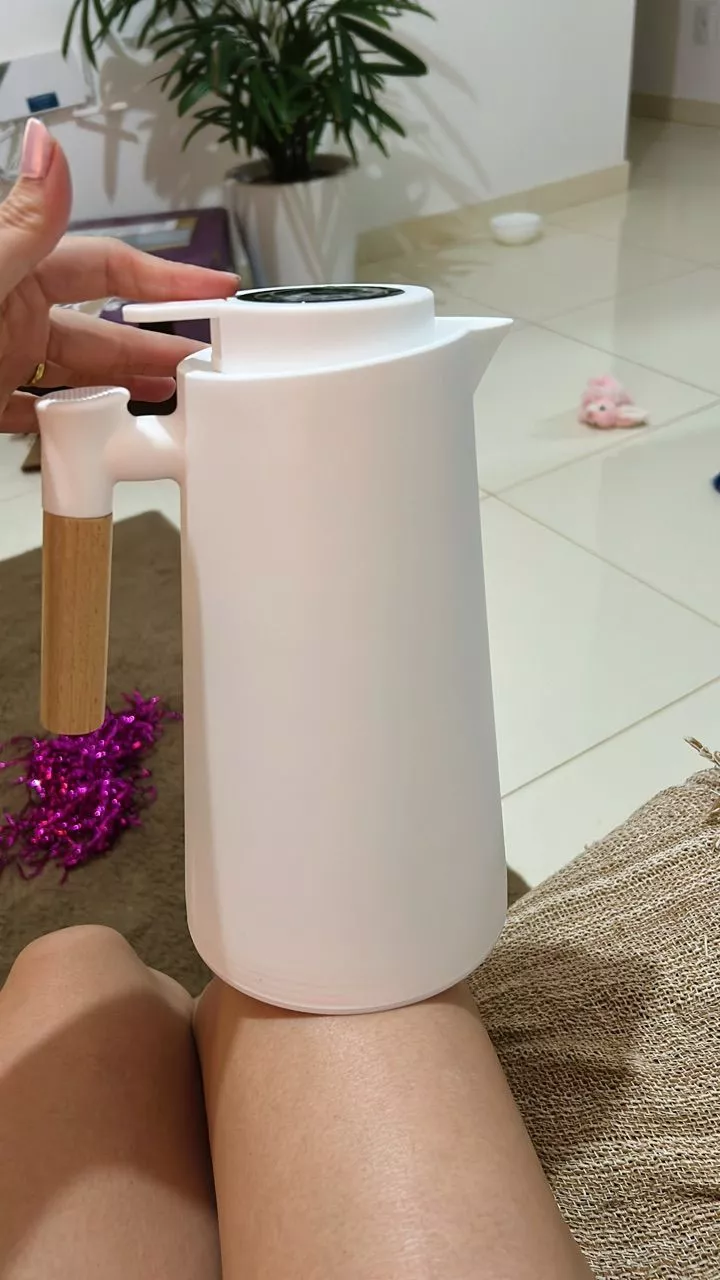 Garrafa Térmica 1L com Termômetro LED, Tampa Inovadora e Cabo de Madeira IZEHOT PRO photo review