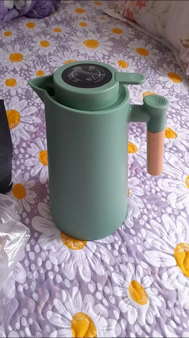 Garrafa Térmica 1L com Termômetro LED, Tampa Inovadora e Cabo de Madeira IZEHOT PRO photo review