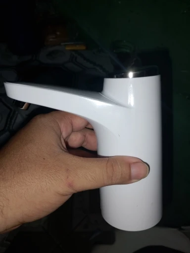 Click to view full screen Dispensador Elétrico IZEBOTTLE photo review