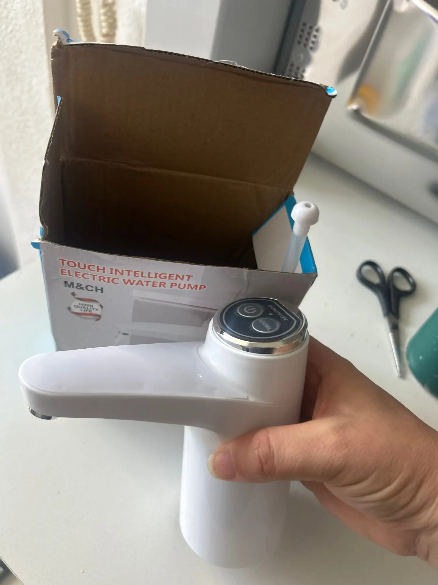 Click to view full screen Dispensador Elétrico IZEBOTTLE photo review