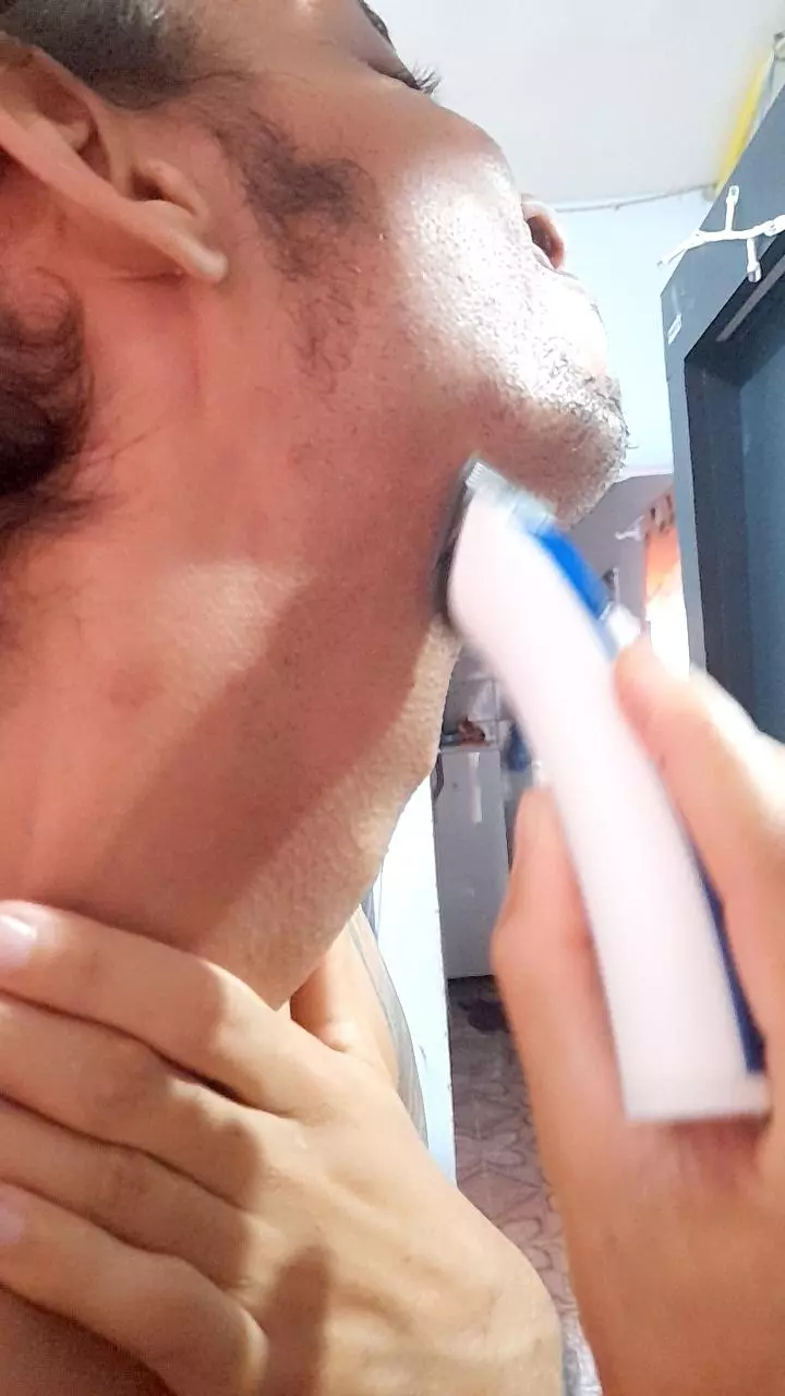 Máquina de Cortar Cabelo Sem Fio, Bivolt, Pente Regulável IZEBLADE PRO photo review