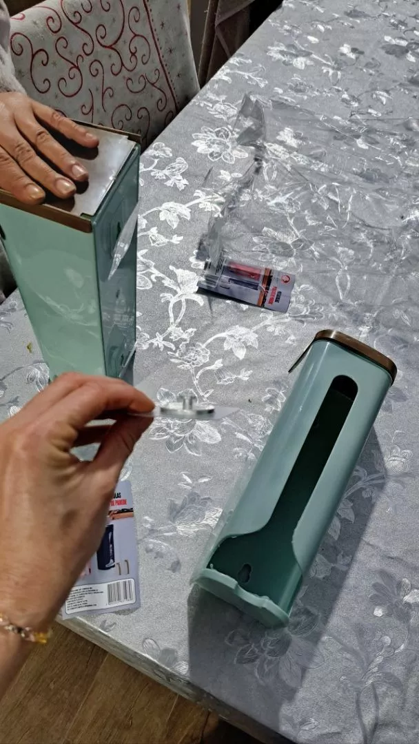 Suporte Multiuso para Sacolas Plásticas, Fixação Adesiva, Compacto para Cozinha e Banheiro IZECLEAN FIT photo review