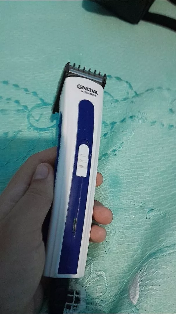 Máquina de Cortar Cabelo Sem Fio, Bivolt, Pente Regulável IZEBLADE PRO photo review