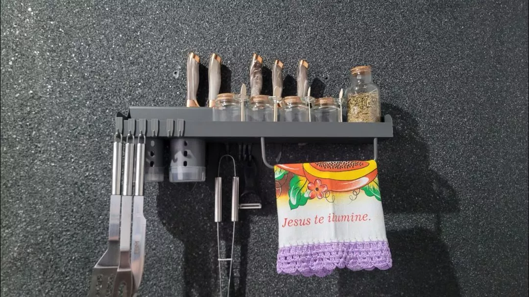 Prateleira Organizadora Multiuso Alumínio Preta 60cm com Suporte para Facas e Utensílios IZEORGANIZE PRO photo review