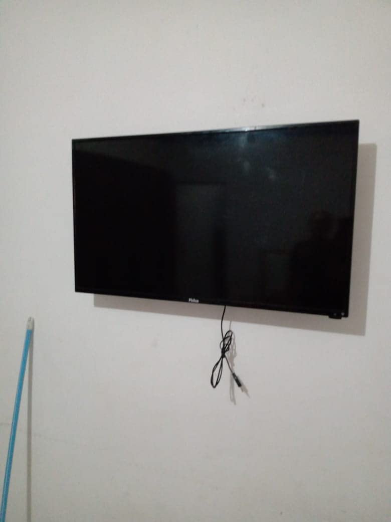 Suporte Fixo Universal TV 10 a 71 Polegadas Aço Carbono Trava Segura IZEWALL PRO photo review