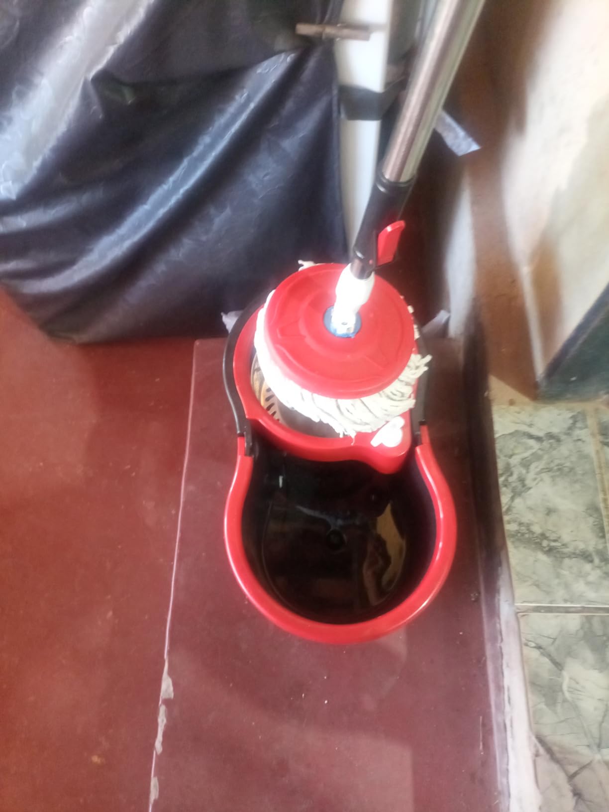 Mop Giratório 14L Vermelho Preto Inox 2 Refis Dispenser Limpeza Rápida IZEPOWER CLEAN photo review