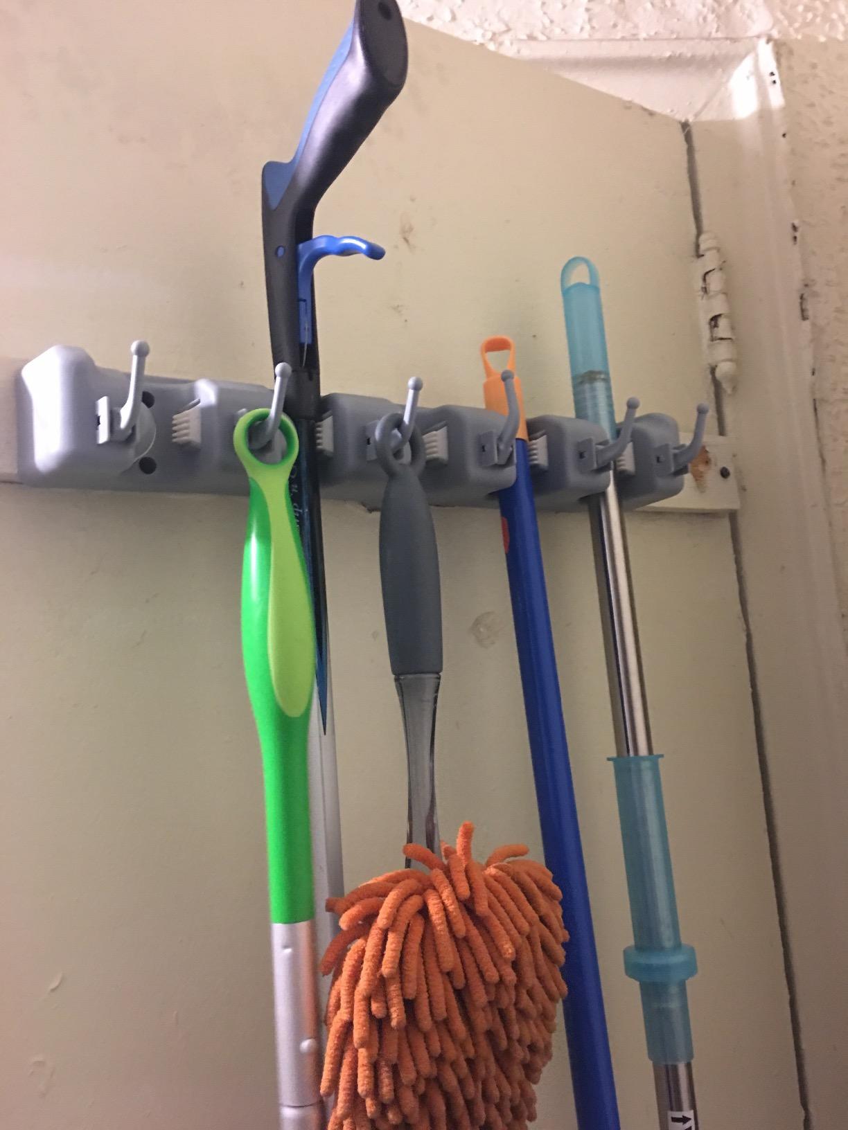 Suporte para Vassoura e Mop Parede 5 Espaços 6 Ganchos 16kg Inox Organizador Multiuso IZEHOLD PRO photo review
