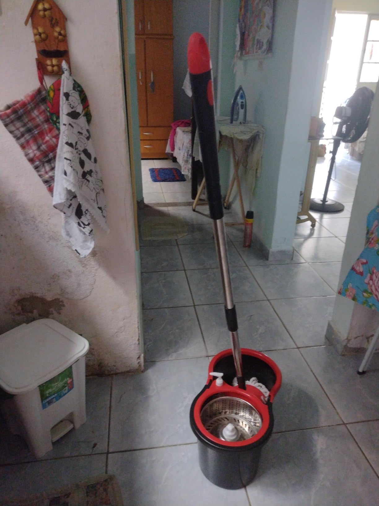Mop Giratório 14L Vermelho Preto Inox 2 Refis Dispenser Limpeza Rápida IZEPOWER CLEAN photo review