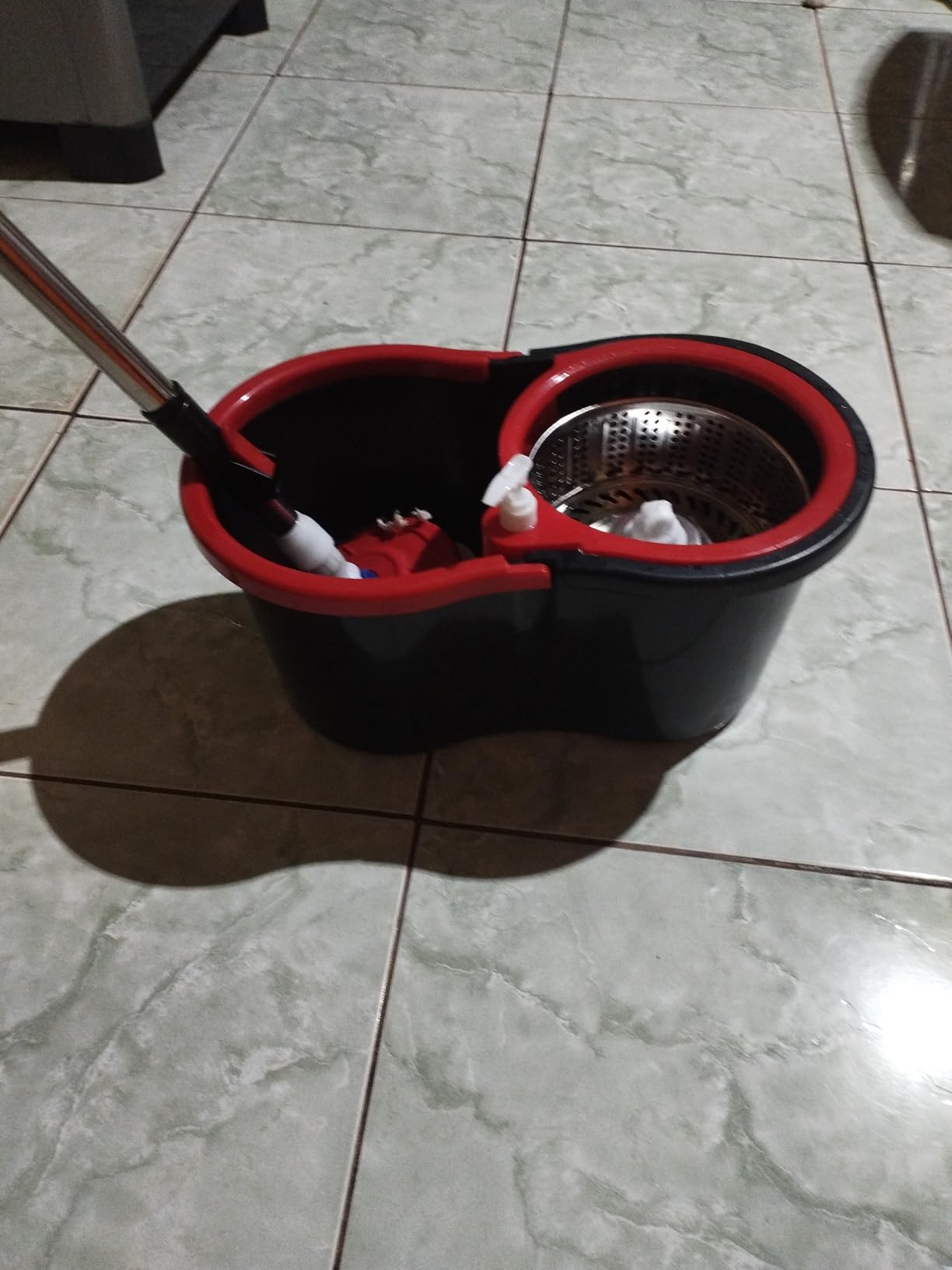 Mop Giratório 14L Vermelho Preto Inox 2 Refis Dispenser Limpeza Rápida IZEPOWER CLEAN photo review
