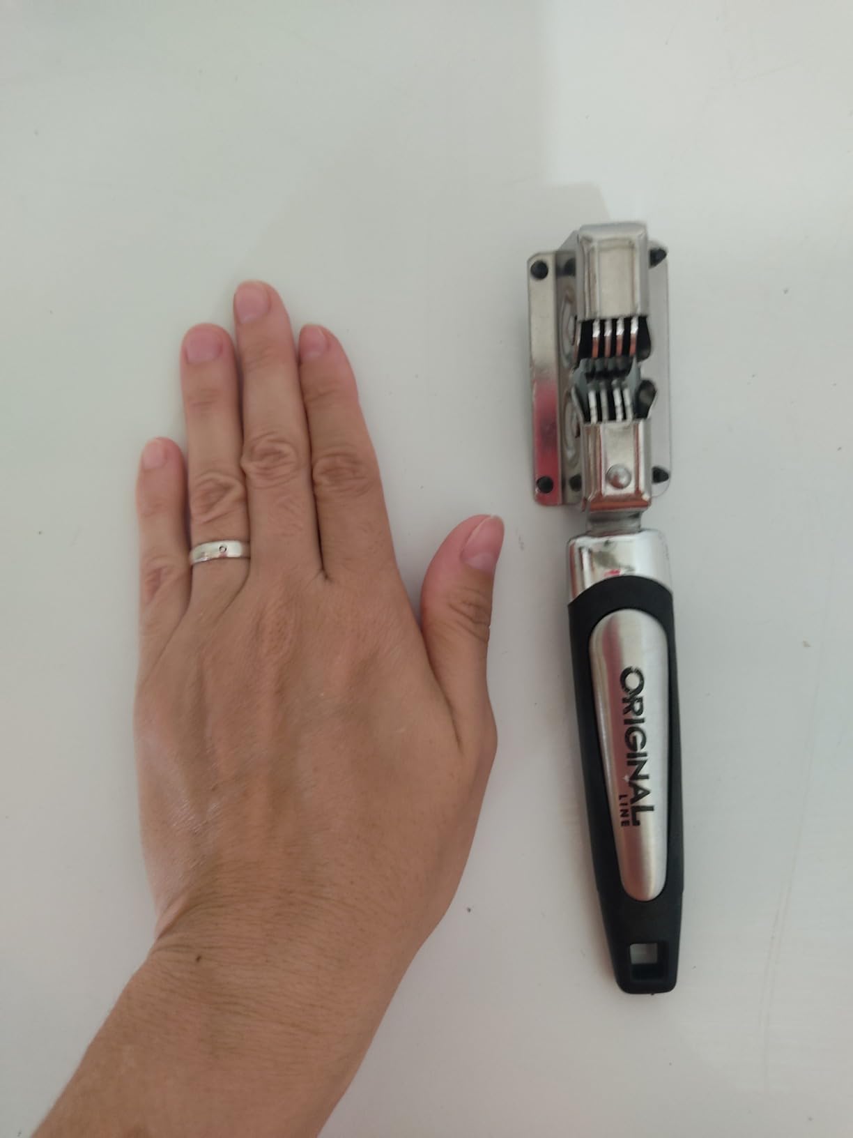 Afiador de Facas Profissional 18cm Metal e Plástico Cinza Alta Precisão IZESHARP PRO photo review
