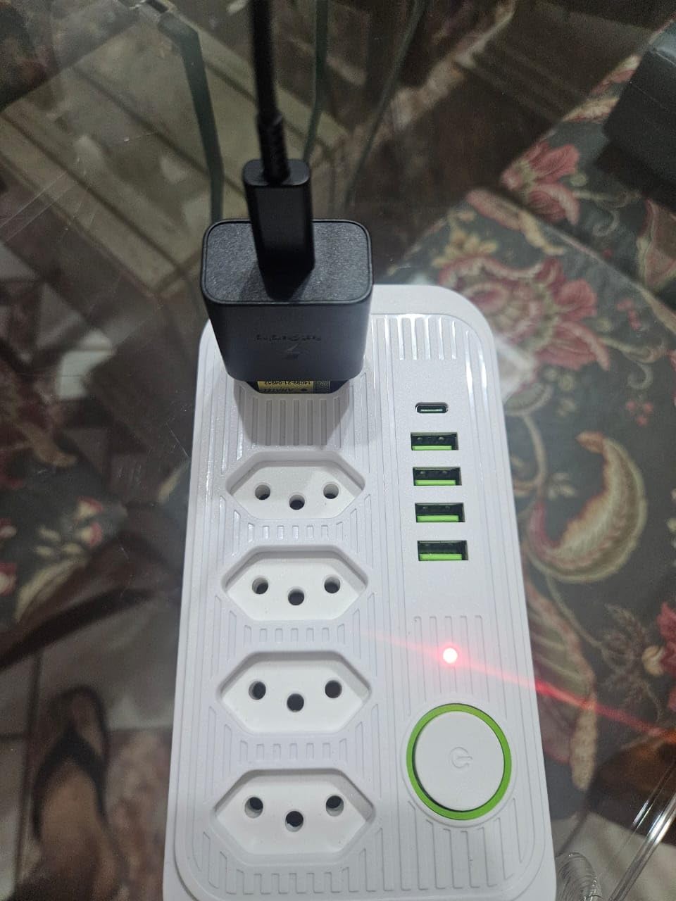 Filtro de Linha 5 Tomadas 4 USB-A 1 USB-C 2m Bivolt 2500W Proteção Inteligente IZEPOWER PRO photo review