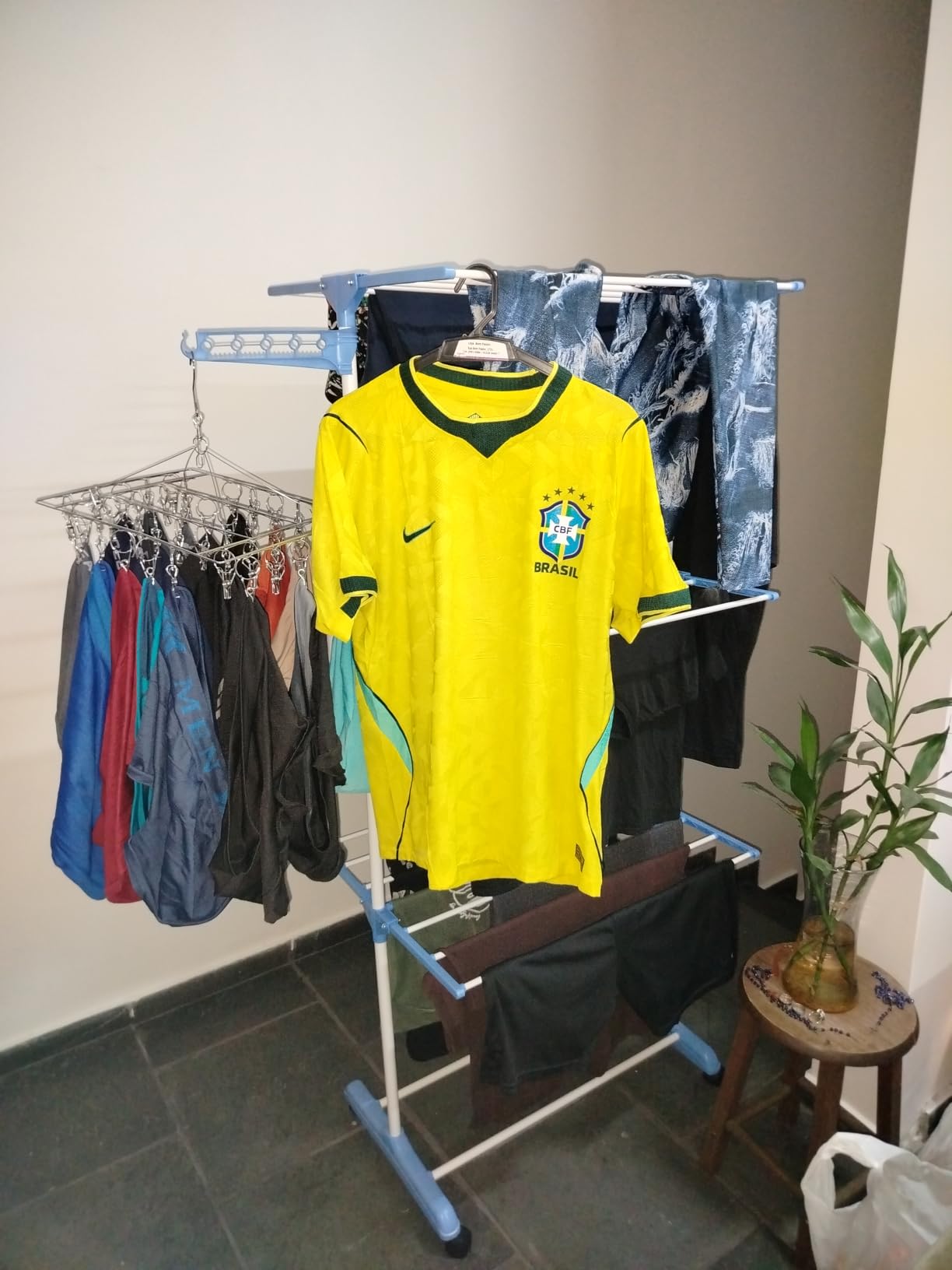 Varal de Chão 3 Andares Dobrável Regulável Preto com Rodinhas, Cabideiro e Sapateira IZEHOME PRO photo review