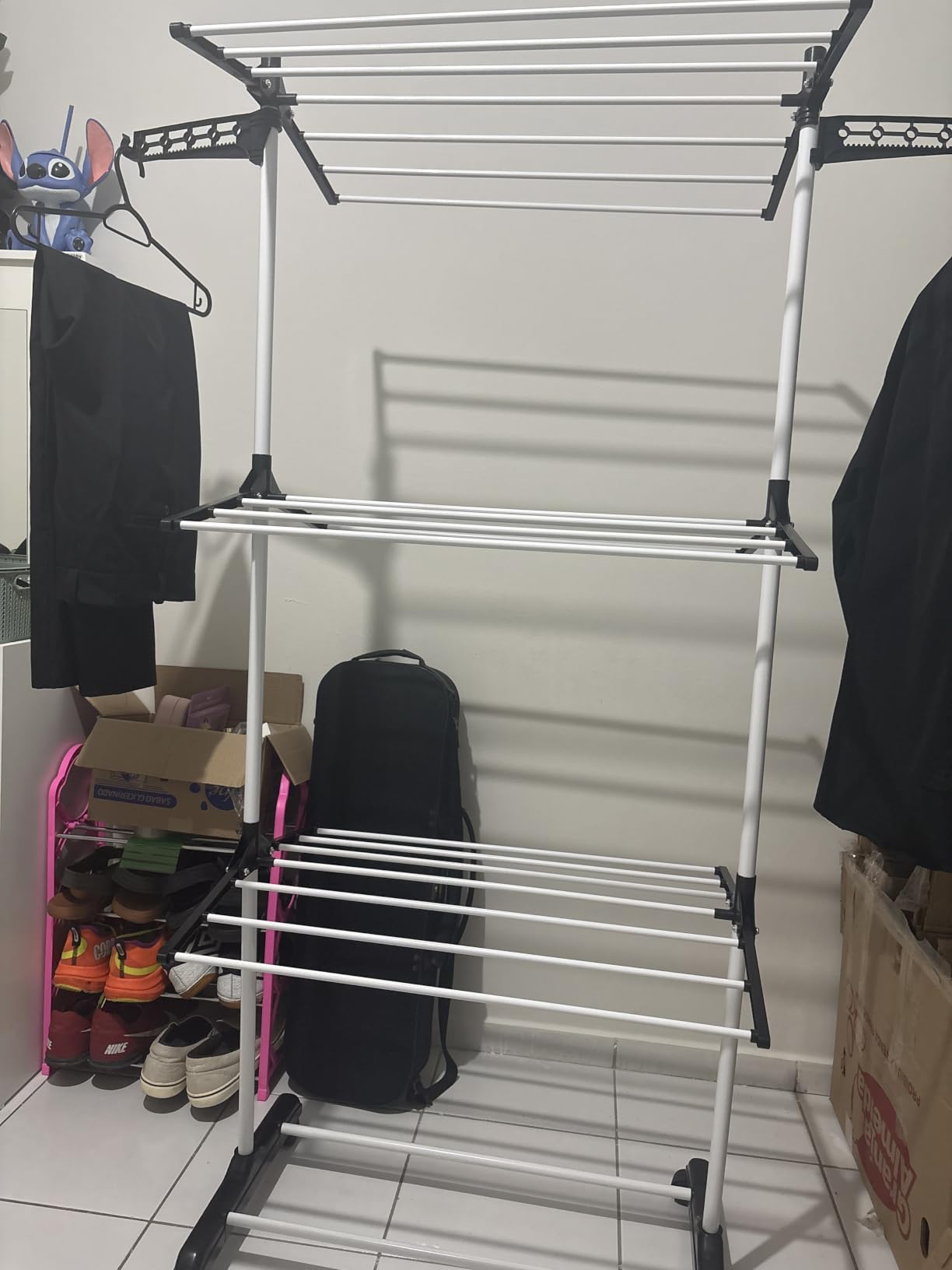 Varal de Chão 3 Andares Dobrável Regulável Preto com Rodinhas, Cabideiro e Sapateira IZEHOME PRO photo review