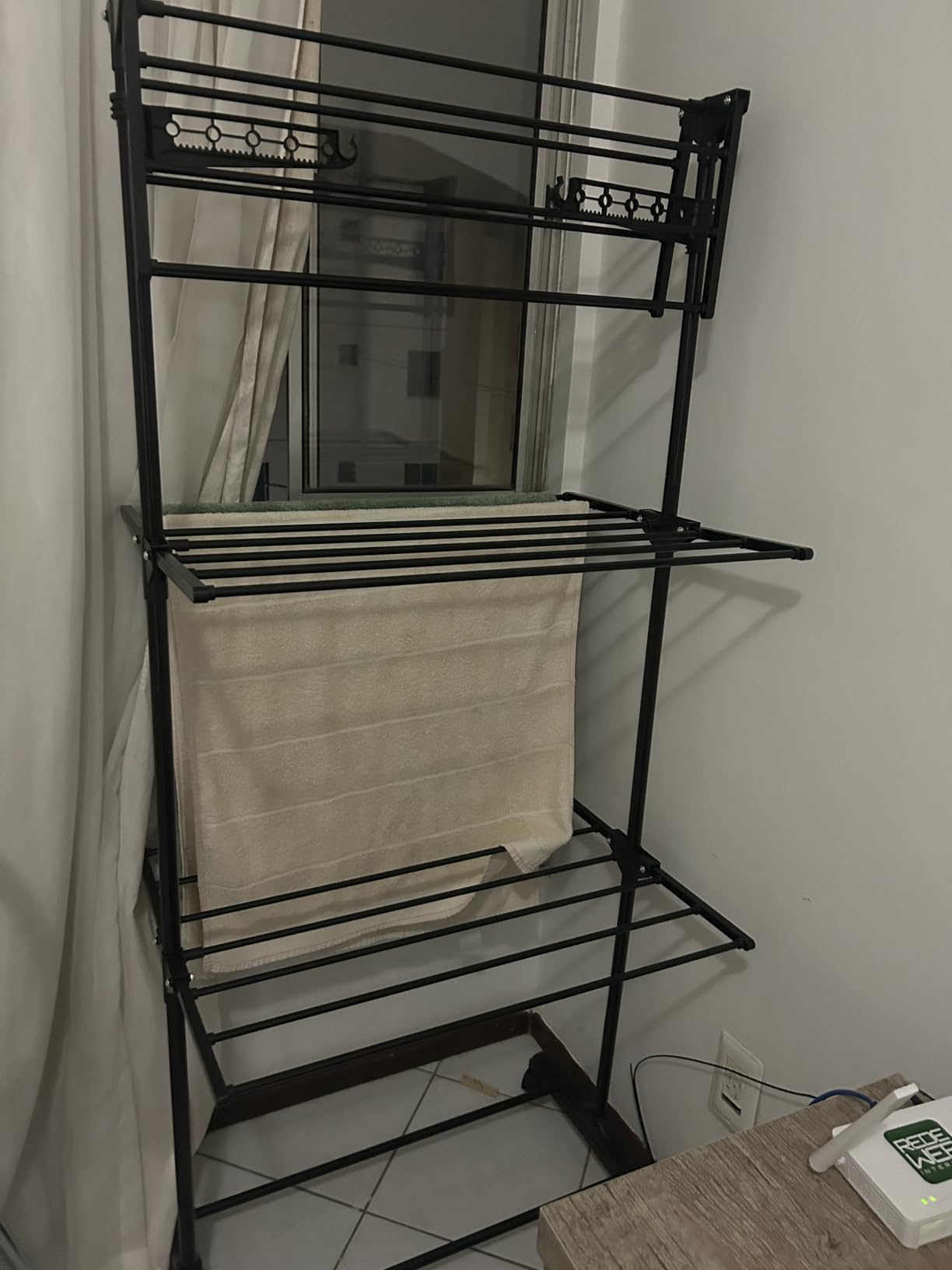Varal de Chão 3 Andares Dobrável Regulável Preto com Rodinhas, Cabideiro e Sapateira IZEHOME PRO photo review
