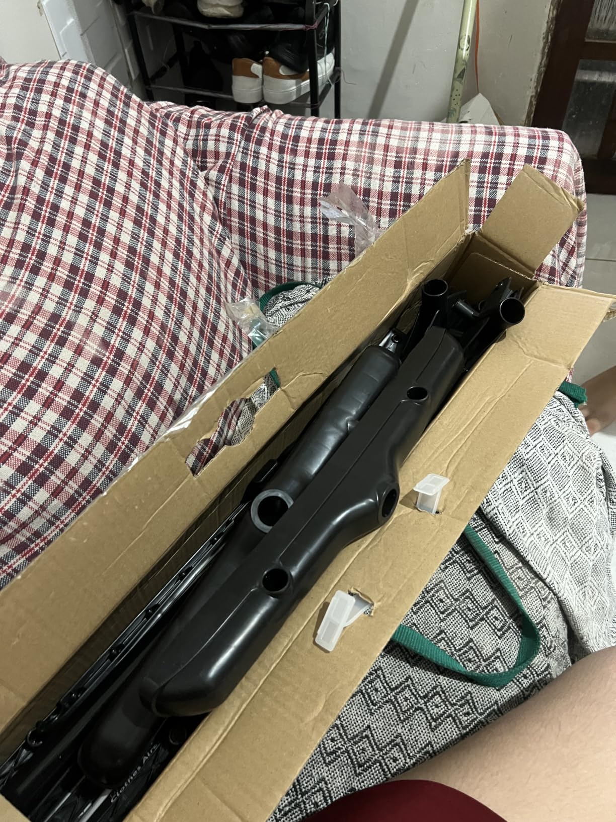 Varal de Chão 3 Andares Dobrável Regulável Preto com Rodinhas, Cabideiro e Sapateira IZEHOME PRO photo review