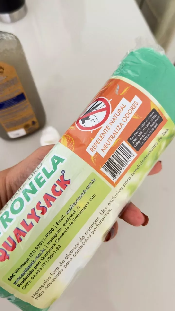 Click to view full screen Embalixo Saco de Lixo Verde 50L Reforçado Perfumado Repelente 30 Unidades IZEGUARD PRO photo review