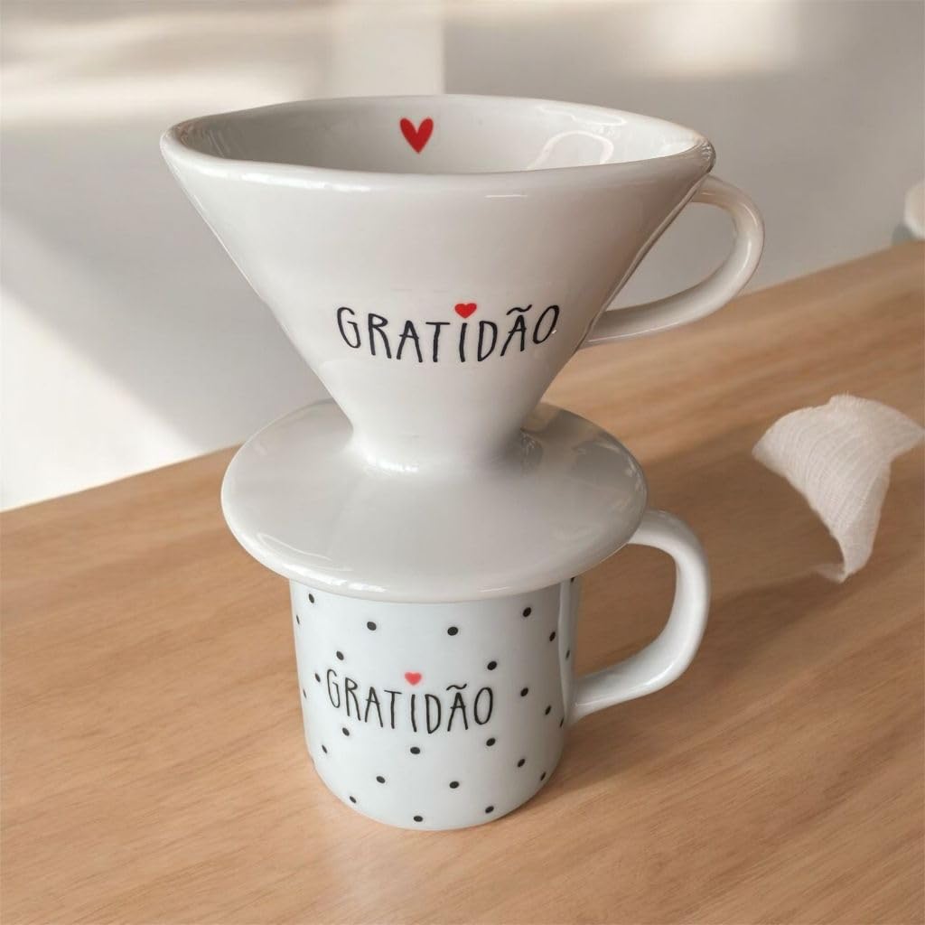 Kit Caneca 300ml Decorada + Coador de Porcelana Branco Frase Motivacional Café Individual IZECOFFEE PRO Kit Caneca 300ml Decorada + Coador de Porcelana Branco Frase Motivacional Café Individual IZECOFFEE PRO