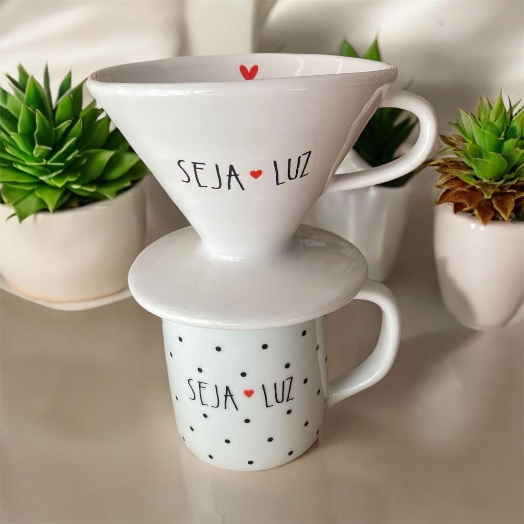Kit Caneca 300ml Decorada + Coador de Porcelana Branco Frase Motivacional Café Individual IZECOFFEE PRO IZESHOP Coador de porcelana branco para café fresco e caneca com design alegre IZECOFFEE PRO