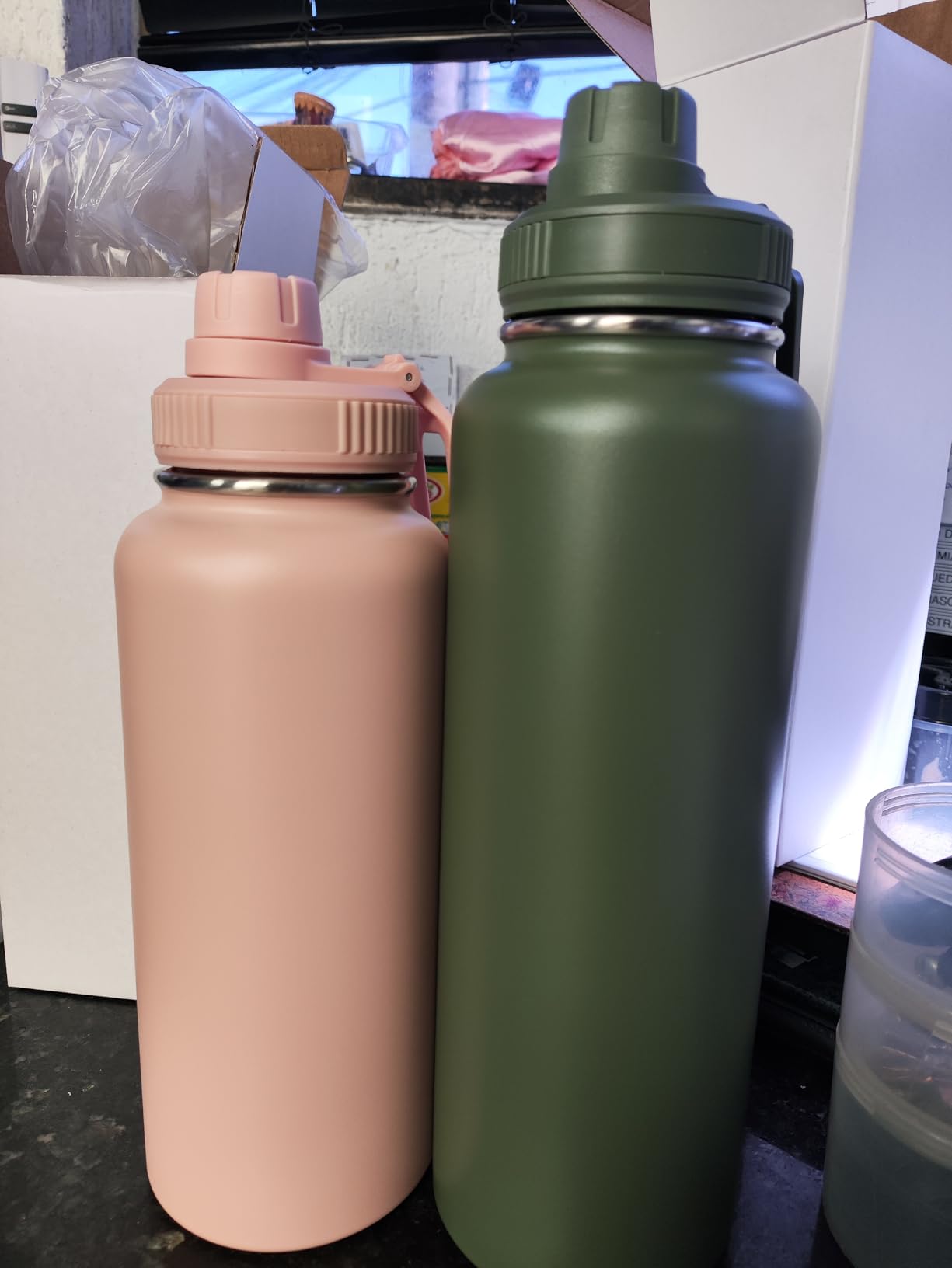 Garrafa Térmica 1L Aço Inox 304 Parede Dupla Antivazamento 24h Alça Articulada IZETHERMO PRO photo review
