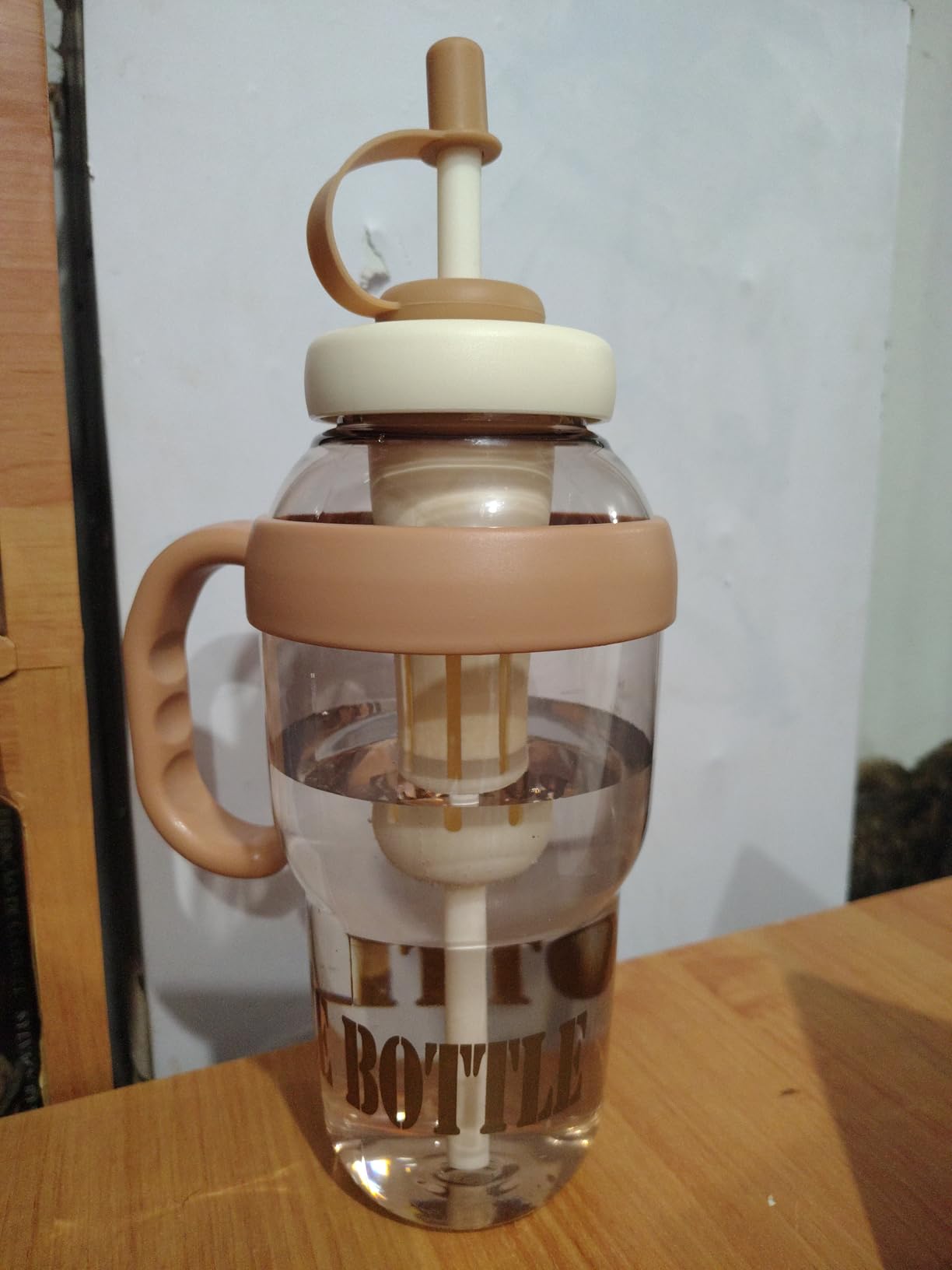 Garrafa Esportiva 1,3L com Canudo Polipropileno BPA Free Tampa Antivazamento Rosa Bebê IZEHYDRA PRO photo review