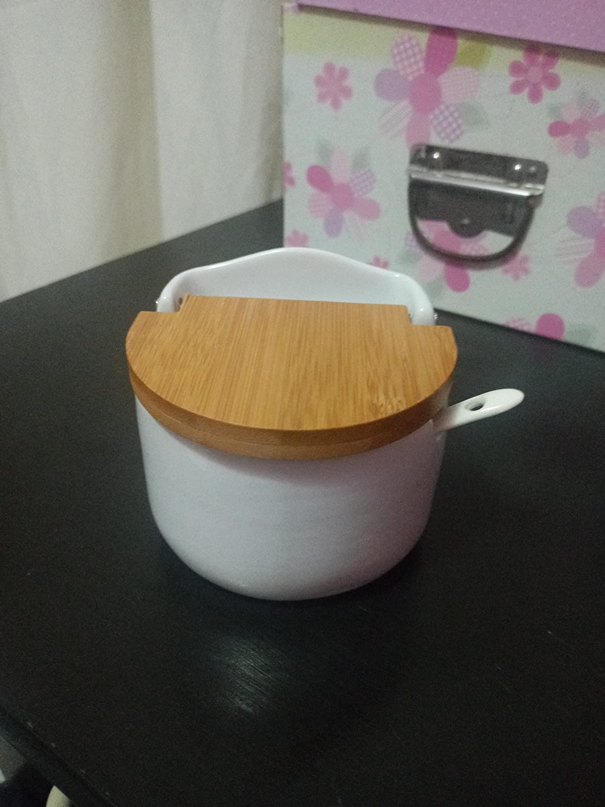 Saleiro de Mesa Cerâmica Branca Tampa de Bambu com Colher 10cm Elegante IZEHOME PRO photo review
