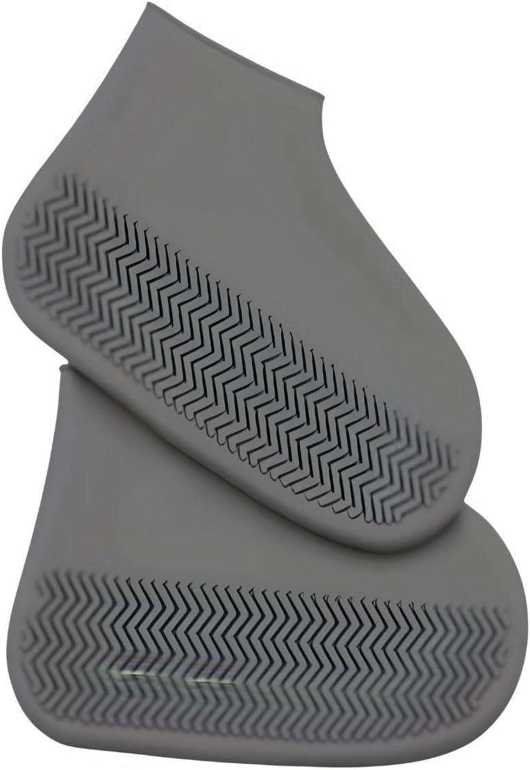Capa de Chuva para Sapato Silicone Impermeável Tamanho G Cor Aleatória Premium IZEWET PRO IZESHOP Capa de chuva para sapato silicone impermeável IZEWET PRO em uso