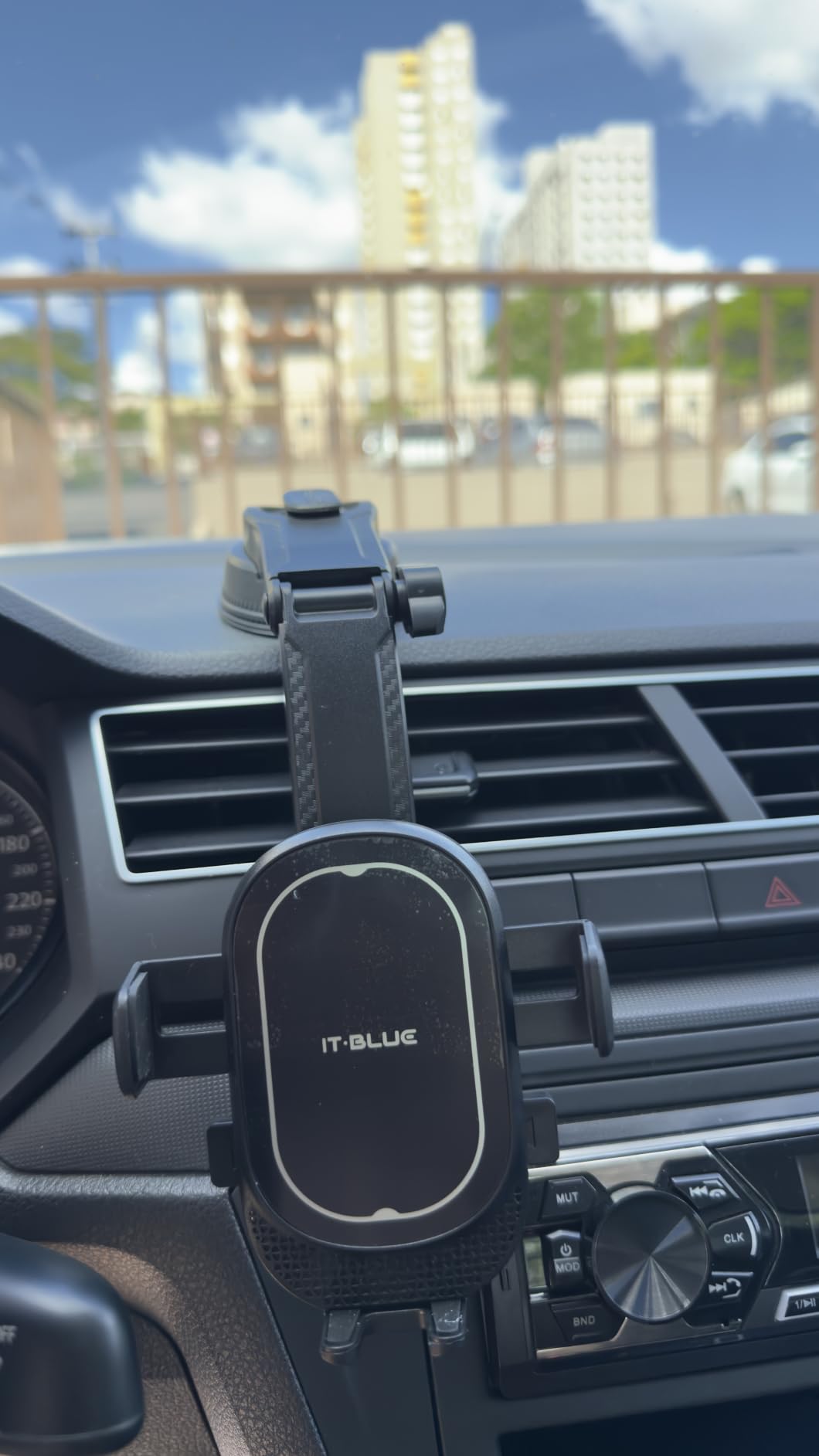Suporte Veicular para Celular e GPS com Ventosa de Alta Sucção, Trava Automática, Antivibração e Ajuste de Ângulo para Painel ou Para-brisa IZEROAD FLEX photo review