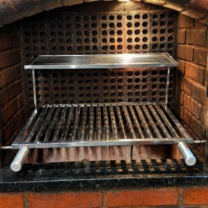 Grelha Uruguaia Inox 430 40 x 50 cm com Descanso Superior, Cabos com Manoplas de Madeira e Proteção Térmica IZECOOK BBQ